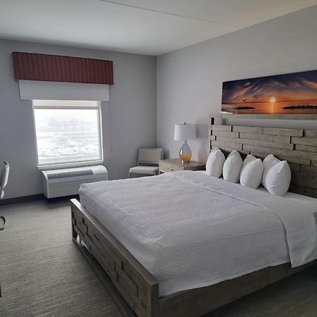 Hampton Inn & Suites Erie Bayfront Exterior photo