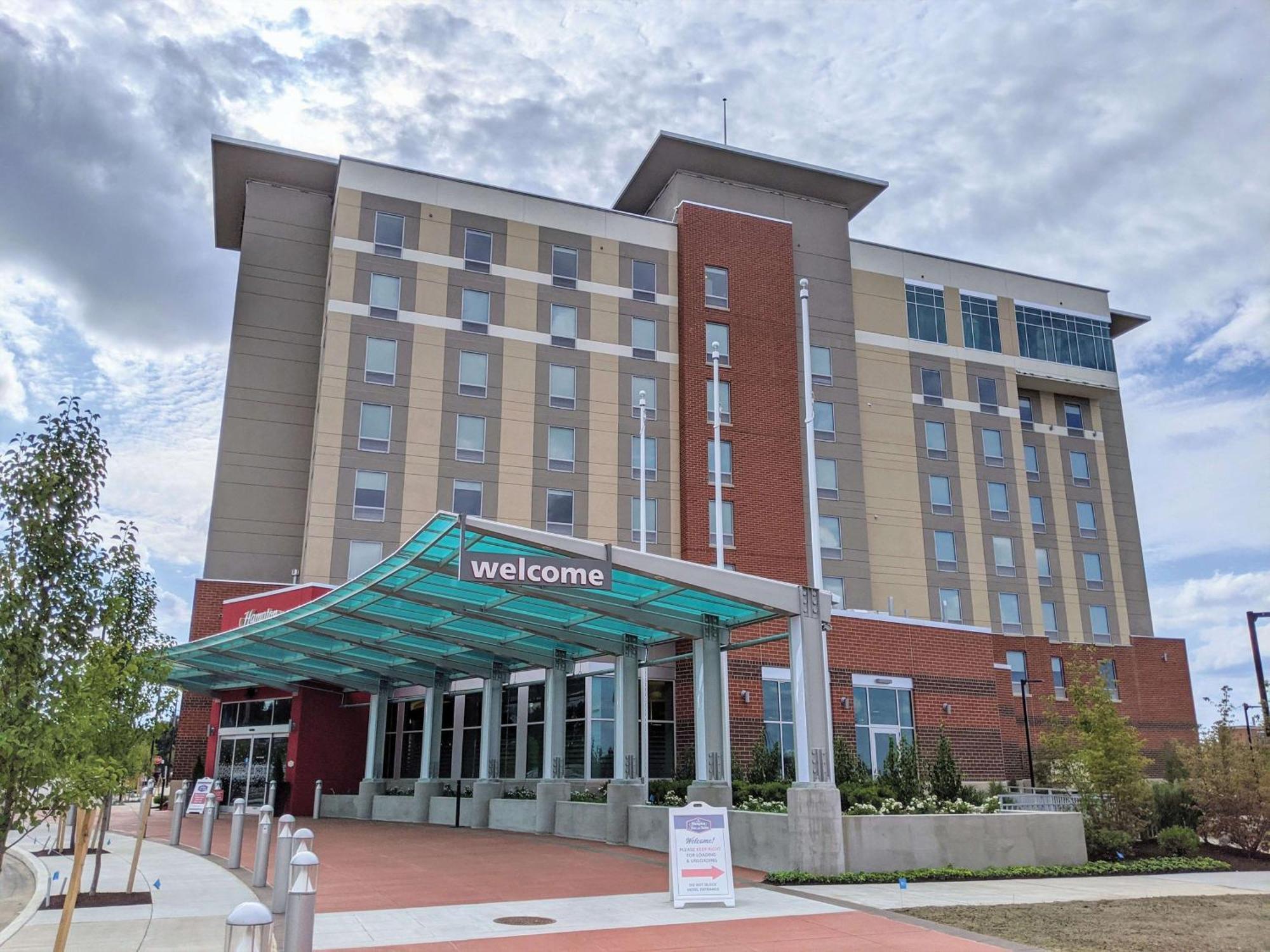 Hampton Inn & Suites Erie Bayfront Exterior photo